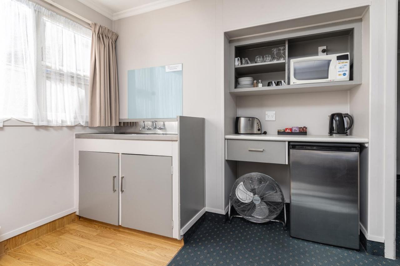 Amble Inn Motel Masterton Bagian luar foto